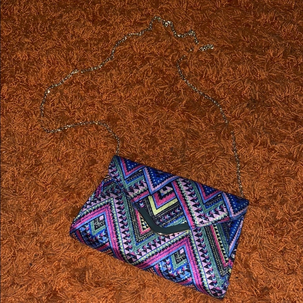 Geometrical pattern purse w chain *not 3 for $30*
